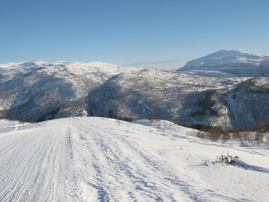 Vinter-Leikanger-059 Kallbakk mot Lusaskard og Skriki